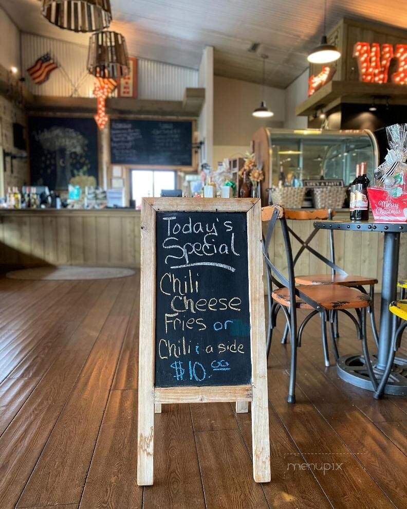 Tasting Room at Walker's Bluff - Carterville, IL