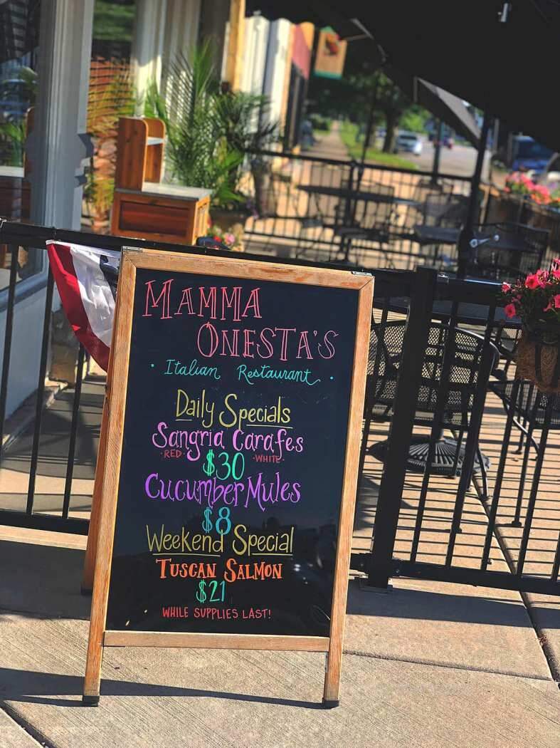 Mama Onesti's - Lockport, IL